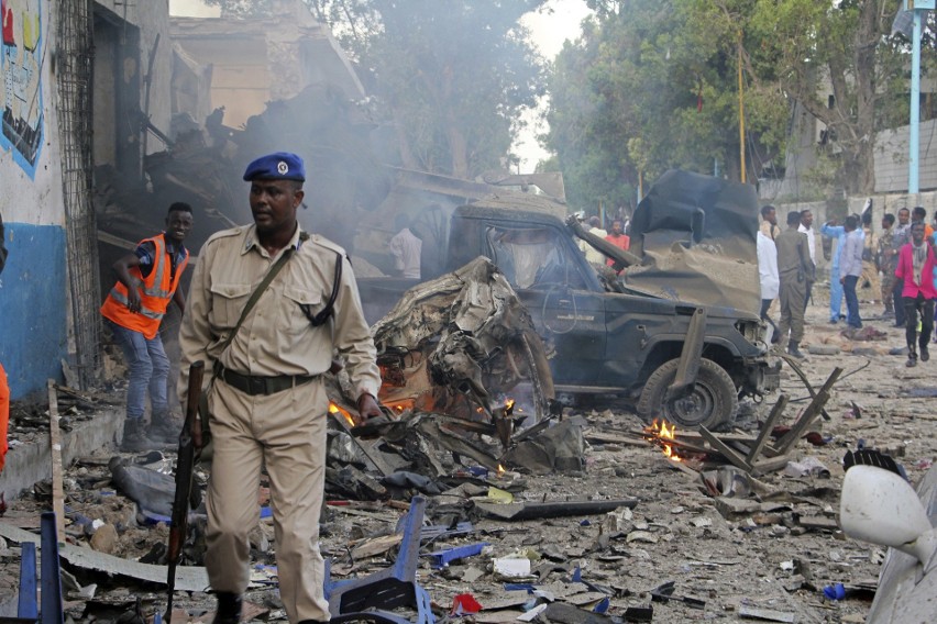 Somalia: Zamach w Mogadiszu. Dwie eksplozje i atak na hotel, zginęło co najmniej 20 osób [ZDJĘCIA]