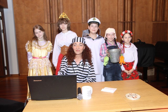 Bal przebierańców przyciągnął dużo dzieci do sali koncertowej Państwowej Szkole Muzycznej w Chełmnie