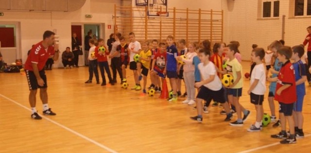 Sporym zainteresowaniem cieszą się zajęcia Akademii Piłkarskiej w gminie Kije.