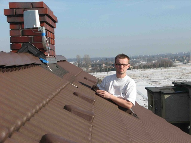 Tomasz Czyż, mieszkaniec Szczerbic czeka, na przyznanie dotacji na zakup solarów