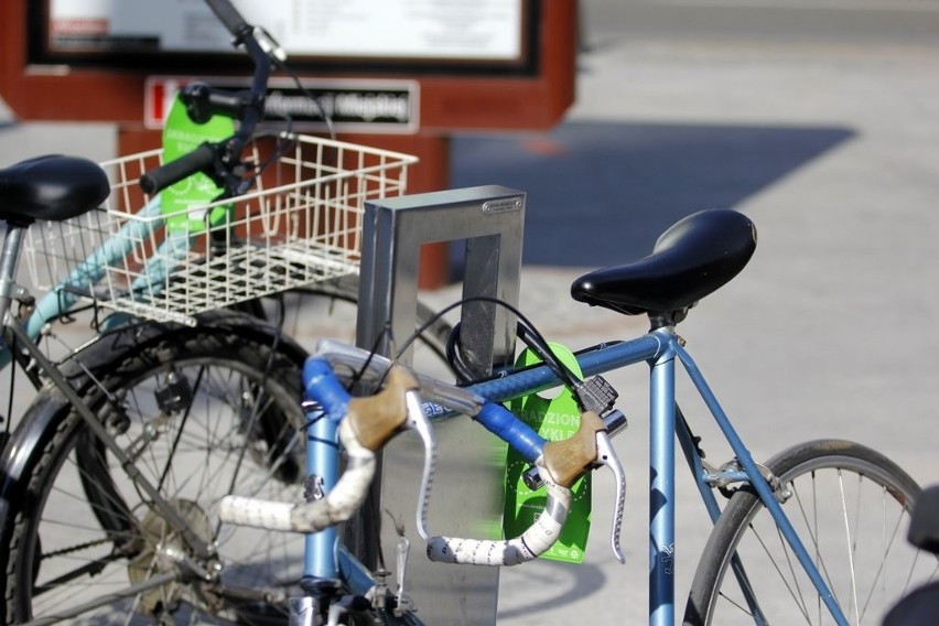 Kolejna akcja Skradzionych Bicykli. Tym razem o przypinaniu rowerów (FOTO)