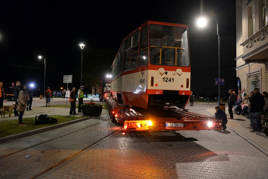 Zabytkowy tramwaj Konstal 105Na stanął na Dolnym Mieście [ZDJĘCIA]