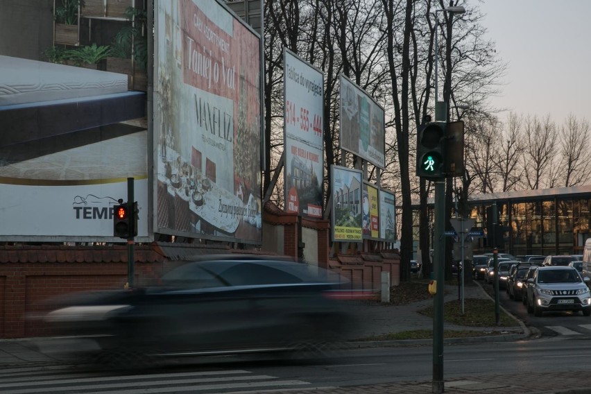 Szpetne reklamy mają zniknąć z Krakowa