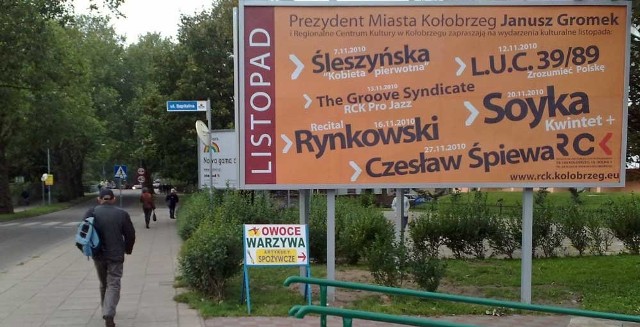 Jeden z bilbordów, na którym prezydent Janusz Gromek, zaprasza na szereg imprez, które wkrótce odbędą się w Kołobrzegu. W rozmowie z nami prezydent nie wyklucza, że z bilbordu zniknie jego nazwisko.