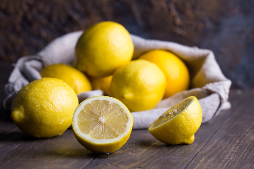 Zapach cytryny lub pomarańczy działa odpychająco na osy,...