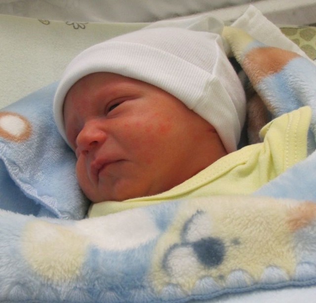 Marcel urodził się w czwartek, 19 września. Ważył 2460 g i mierzył 52 cm. Jest pierwszym dzieckiem Karola i Wiolety Krasowskich z Ostrowi