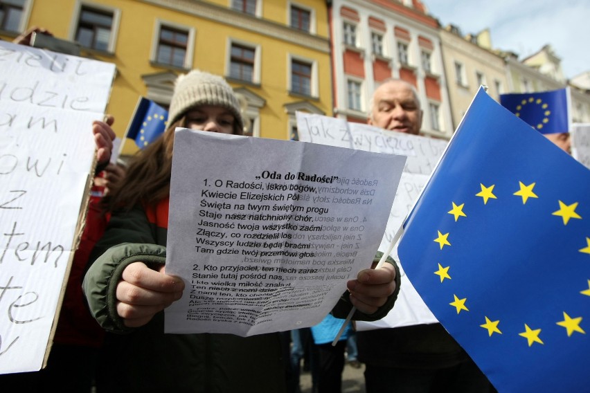 Mieszkańcy Wrocławia odśpiewali "Odę do radości"