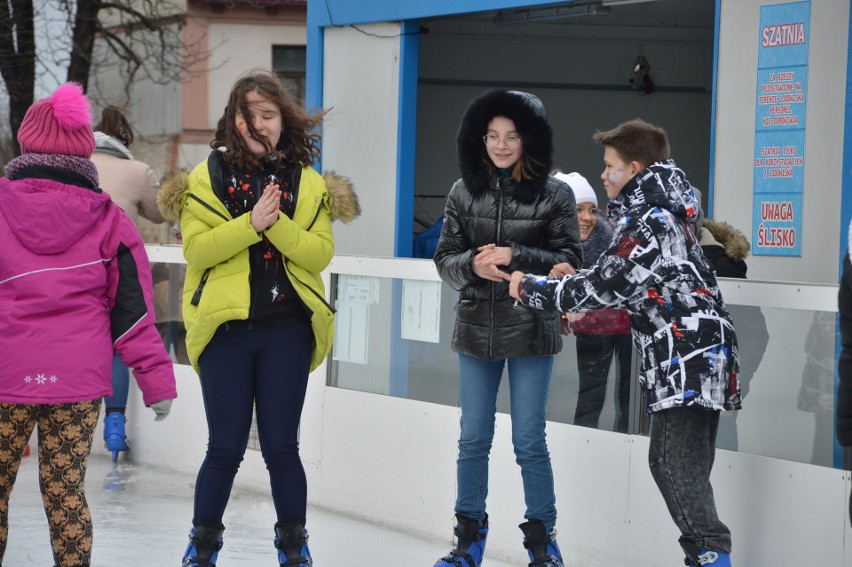 Proszowice. Ostatni dzień ze sztucznym lodowiskiem