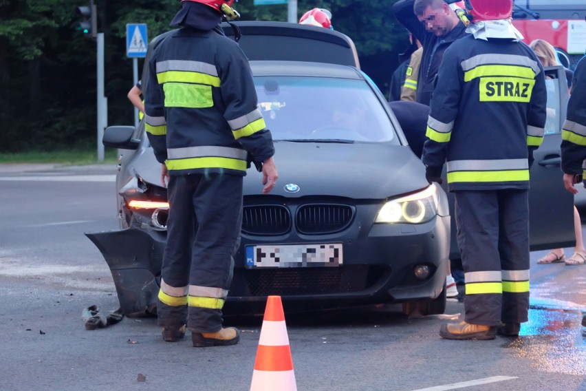 Jedna osoba z niewielkimi obrażeniami trafiła do szpitala po...