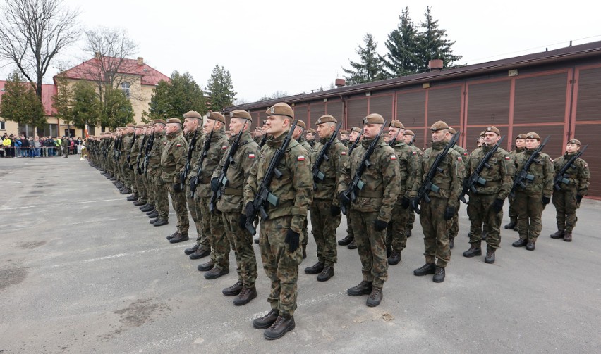 Uroczysta przysięga wojskowa nowych żołnierzy WOT w Rzeszowie [ZDJĘCIA]