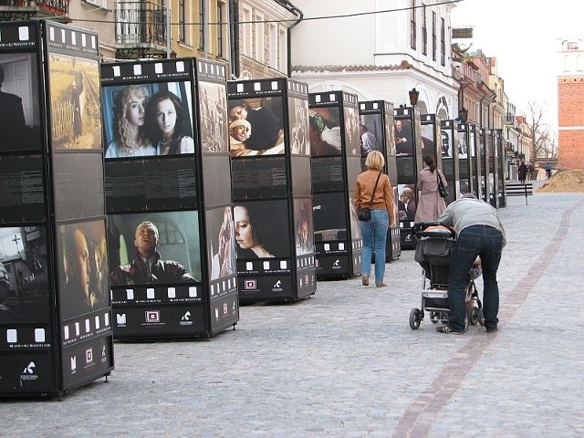 Wystawa przypomina najważniejsze polskie filmy z lat 1908 &#8211; 2008.   