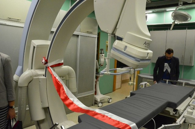 Włocławski szpital wzbogacił się o nowoczesny angiokardiograf, który umożliwia skuteczną diagnostykę i leczenie m. in. w miażdżycy oraz zawale serca. Jest to najnowszy, bogato wyposażony model firmy Siemens. Zastąpił dotychczas używany -  czternastoletni.Więcej o nowym zakupie w poniedziałkowym wydaniu "Pomorskiej" na włocławskiej stronie.