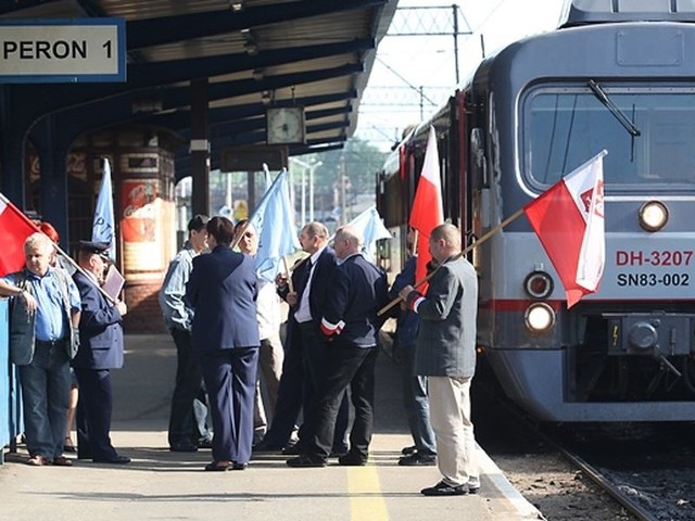Pasażerowie podróżujący dziś rano koleją do Szczecinka mieli problemy z wyjechaniem ze Słupska. Z powodu strajku kolejarzy spółki Przewozy Regionalne nie pojechał w trasę pociąg o 7.33.