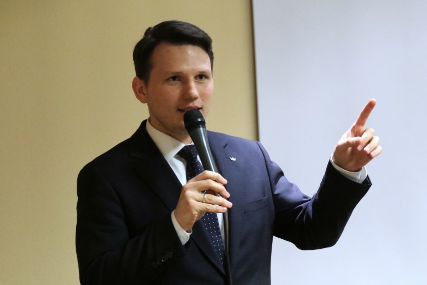 Sławomir Mentzen, wiceprezes partii KORWiN, w Kielcach. Mówił o mechanizmach uprawiania polityki i przewadze emocji nad argumentacją  