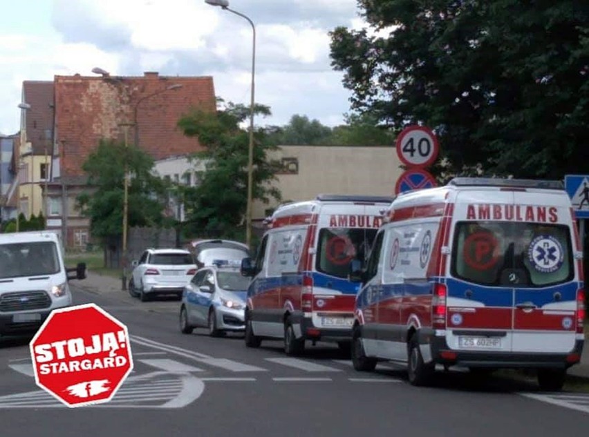 Potrącenie w Stargardzie. Auto zjeżdżało z ronda, dziewczyny przechodziły przez jezdnię 