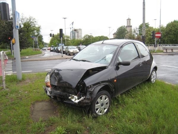 W zderzeniu bardziej ucierpiał ford ka.