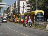 Awaria w Łodzi. Tramwaj, który uległ awarii, sparaliżował ruch w centrum Łodzi. Pracownicy MPK wprowadzili objazdy 