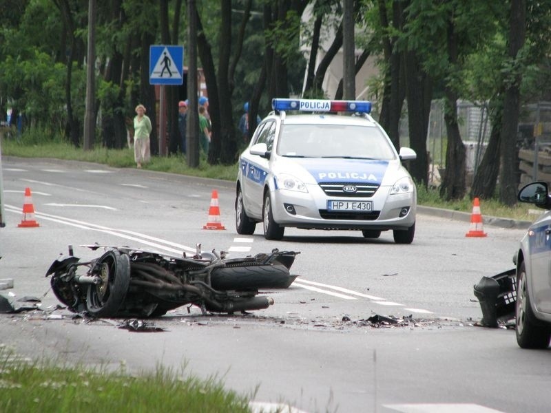 Kedzierzyn-KoLle: Fiat zderzyl sie z motocyklem. Do wypadku...