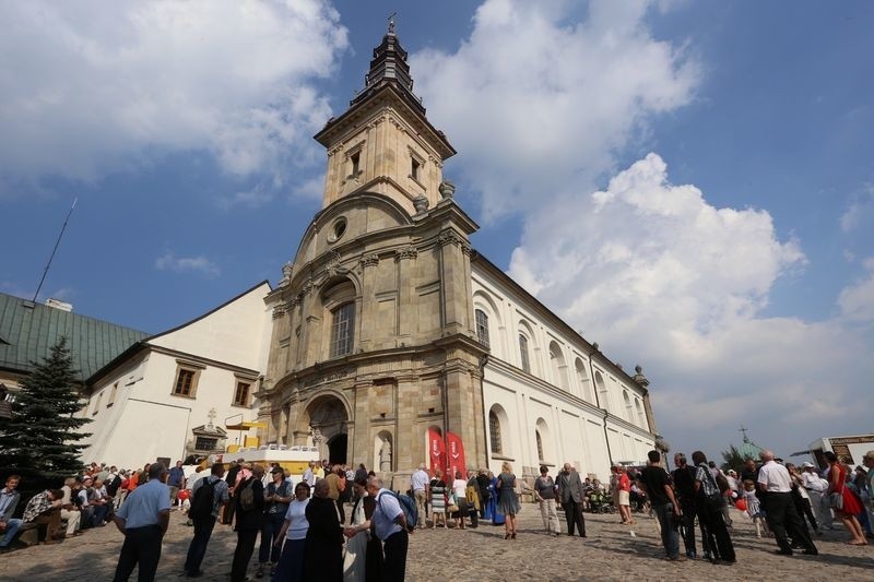 Poświęcenie odbudowanej wieży na Świętym Krzyżu