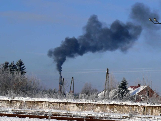 Czarny, smolisty dym na zaklikowskim niebie.