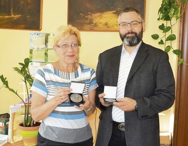 Urszula Meszyńska i Marcin Seroczyński wspólnie pracują w chełmżyńskiej bibliotece i TPCh. Od wielu lat promują miasto