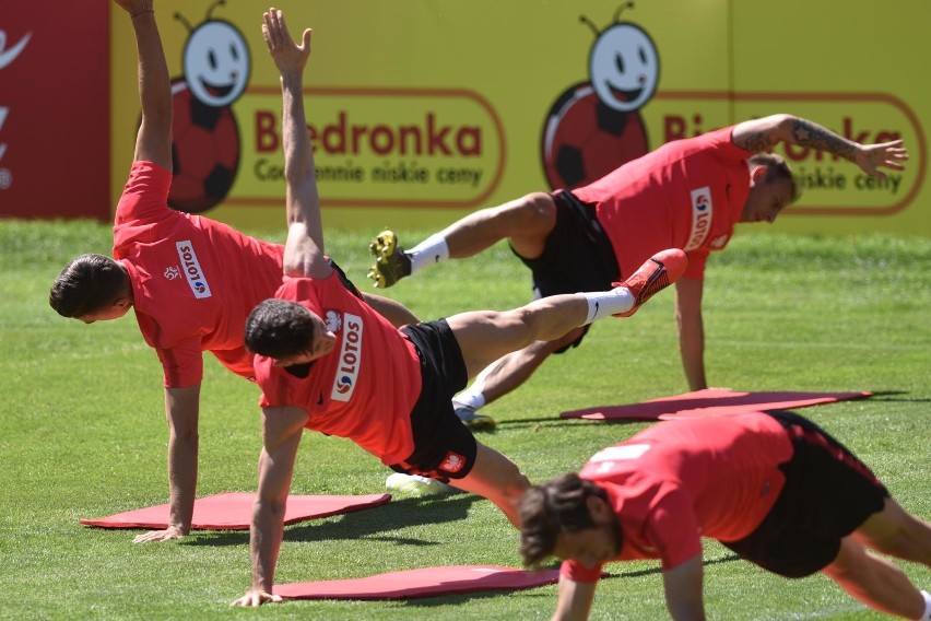 Eliminacje Euro 2020. Macedonia - Polska. Reprezentacja Polski miała problemy, ale wyleciała do Skopje