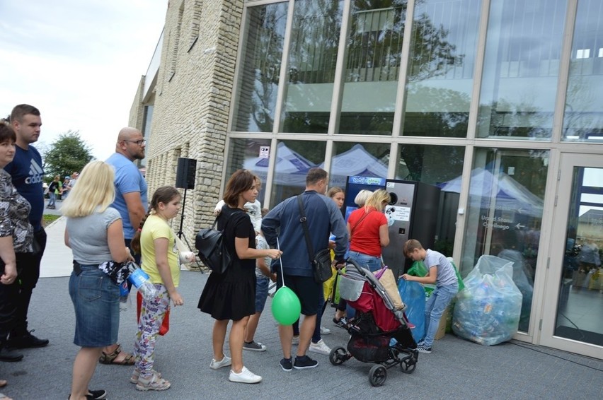 Wielka Wieś. Mieszkańcy znosili elektorśmieci na piknik. Zebrali ich rekordowo dużo