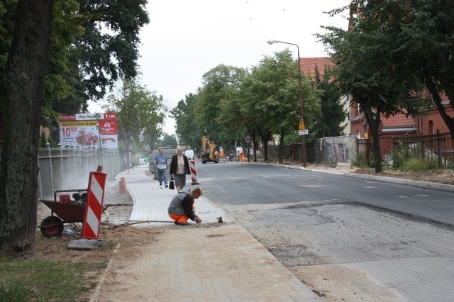 Dopiero w czwartek robotnicy skończyli układać chodnik przy ul. Kościuszki