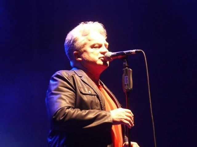 Felicjan Andrzejczak podczas koncertu pożegnalnego "Budki Suflera" w Ostrowcu, w 2014 roku.