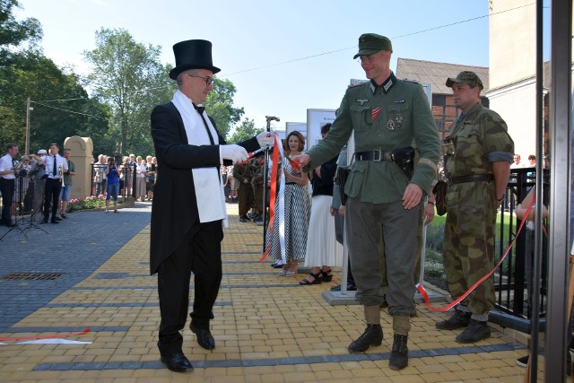 Migawka z przecięcia wstęgi i otwarcia wozowni w Łabiszynie