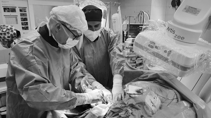W szpitalu w Wejherowie po raz pierwszy bezoperacyjnie wszczepiono zastawkę do bijącego serca [zdjęcia]