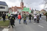 Rodzinny marsz w obronie gminy Słupsk. Demonstracja pod słupskim ratuszem