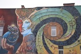 Największy mural w Częstochowie! Spójrzcie, co można znaleźć na tym największym malowidle ściennym