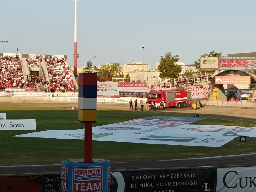 Po 10. wyścigu okazało się, że zepsuła się polewaczka. Na...