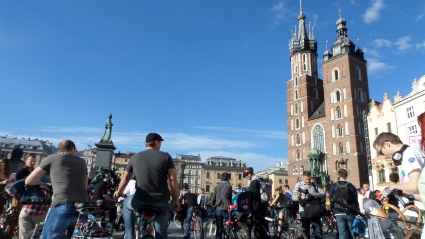 Kraków: rowerzyści przejechali ulicami miasta [ZDJĘCIA, WIDEO]