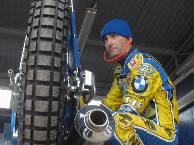 Tomasz Gollob i reszta żużlowców wywalczyli powrót do "starych&#8221; tłumików. Pytanie tylko jak, i czy w ogóle, będą jeździć za granicą?