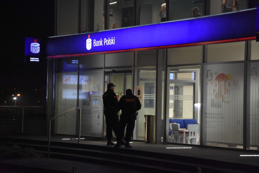 Napad na bank w Rybniku. Napastnik chciał wysadzić budynek ZDJĘCIA