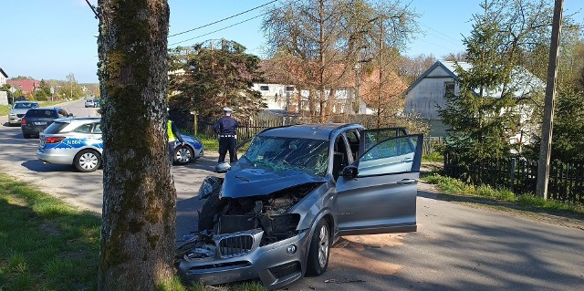 Pijany kierowca uderzył w drzewo we Włynkówku. Stracił prawo jazdy