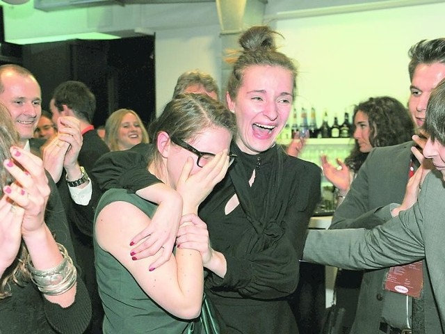 Łzy szczęścia po ogłoszeniu werdyktu. Na zdjęciu: Ania Szarecka (od lewej) i Ania Szpot