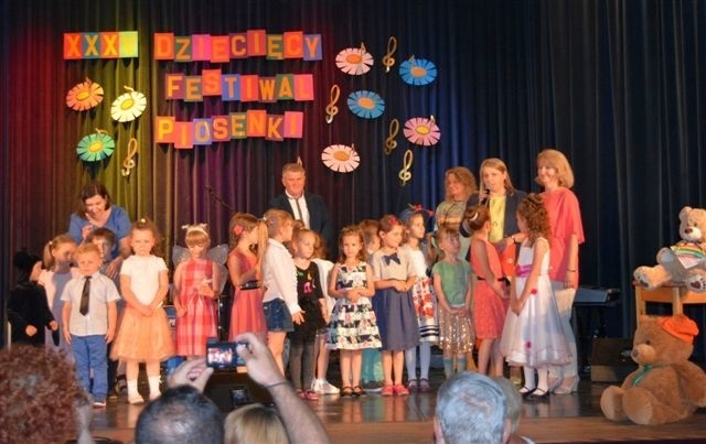 Dziecięcy Festiwal Piosenki w Starachowicach z nagrodami i pokazem iluzjonisty  