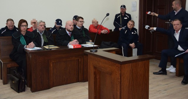 Proces więźniów, którzy uciekli z Zakładu Karnego w Grudziądzu ciągnął się osiem miesięcy. Finał - wyrok zapadnie w środę.