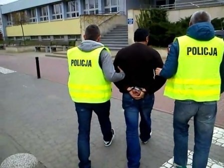 Policja zatrzymała 3 Bułgarów podejrzanych o handel ludźmi