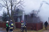 Pożar domu w Ziemakach. Osiem osób mogło spłonąć żywcem (zdjęcia)