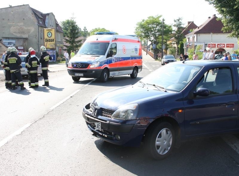 Kierowca renault wymusil pierwszenstwo na motocykliście...