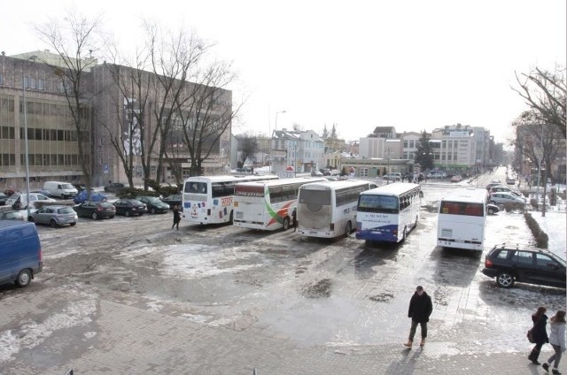 Dziś plac Jagielloński to wielki, ale i zniszczony parking. Wkrótce poznamy koncepcję zmian, ale kiedy zostaną one wprowadzone nie wiadomo.