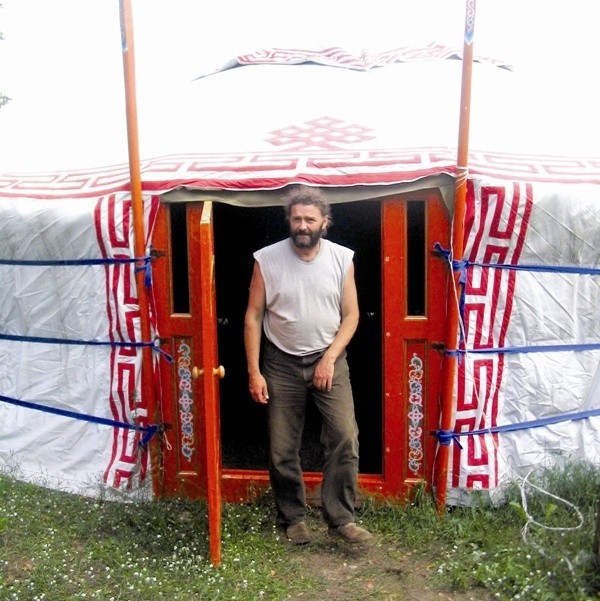 Takich jurt na mongolskich stepach jest mnóstwo. Z tym, że to już są prawie normalne mieszkania z łazienkami i anteną satelitarną na dachu - mówi Jarosław Szczebiot.
