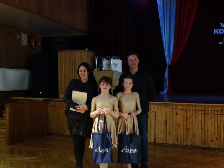 Uczniowie ze szkół powiatu olkuskiego rywalizowali w tańczeniu poloneza