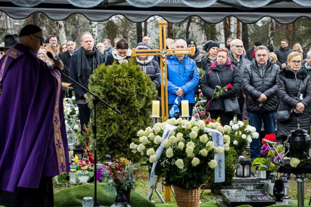 23 grudnia na cmentarzu komunalnym w Bydgoszczy pożegnaliśmy Tomasza Zielińskiego, który zmarł w wieku 53 lat po długiej chorobie. Tomek przez wiele lat był dziennikarzem „Expressu Bydgoskiego”.