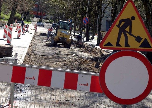 Utrudnienia na ul. Piastowskiej są spowodowane przebudową części Parku Książąt Pomorskich. 