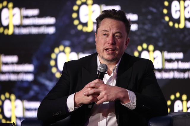 Elon Musk w trakcie krakowskiej konferencji.  Miliarder wziął udział w dyskusji